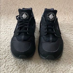 Triple Black Nike Air Huaraches